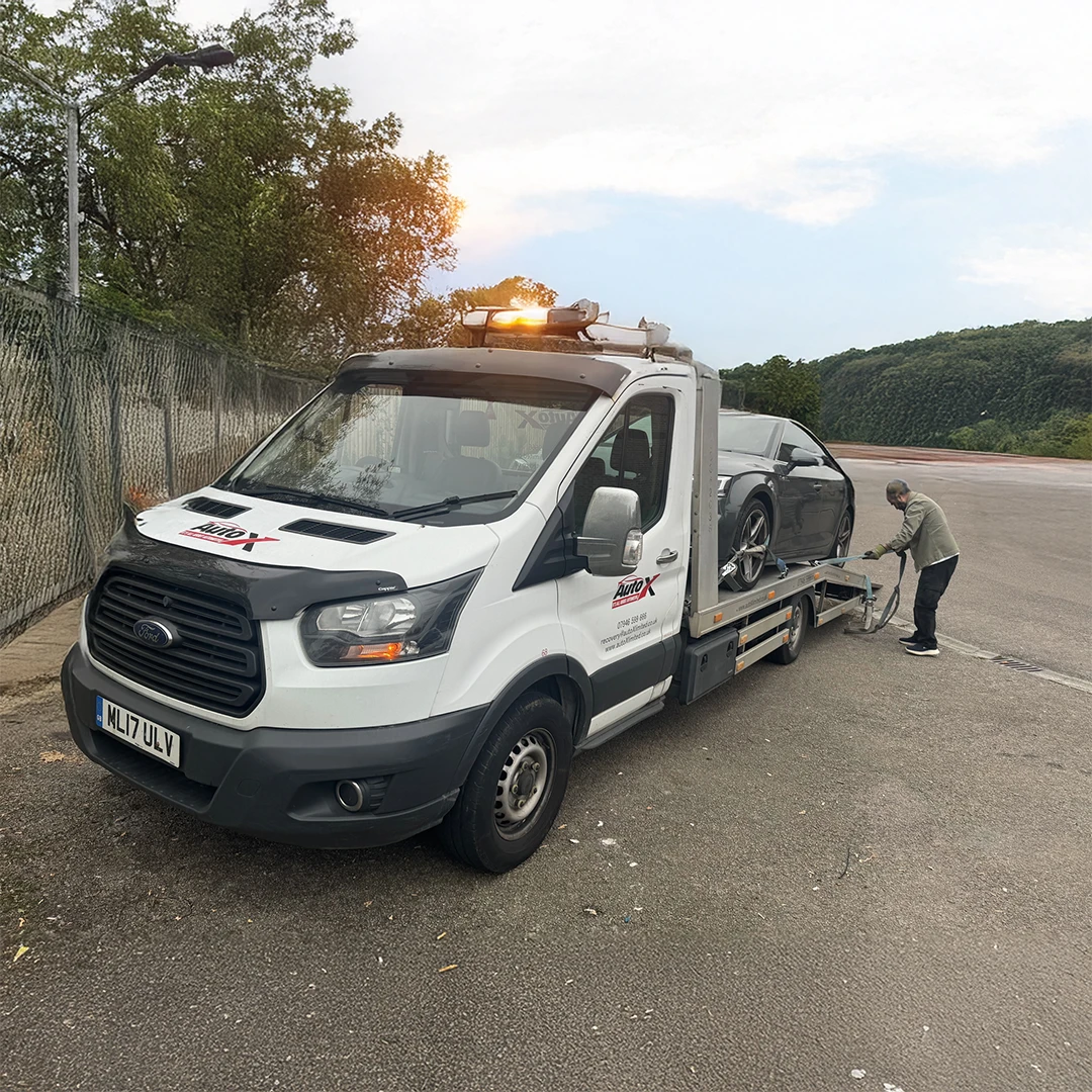 Roadside assistance and breakdown recovery in Surrey at night