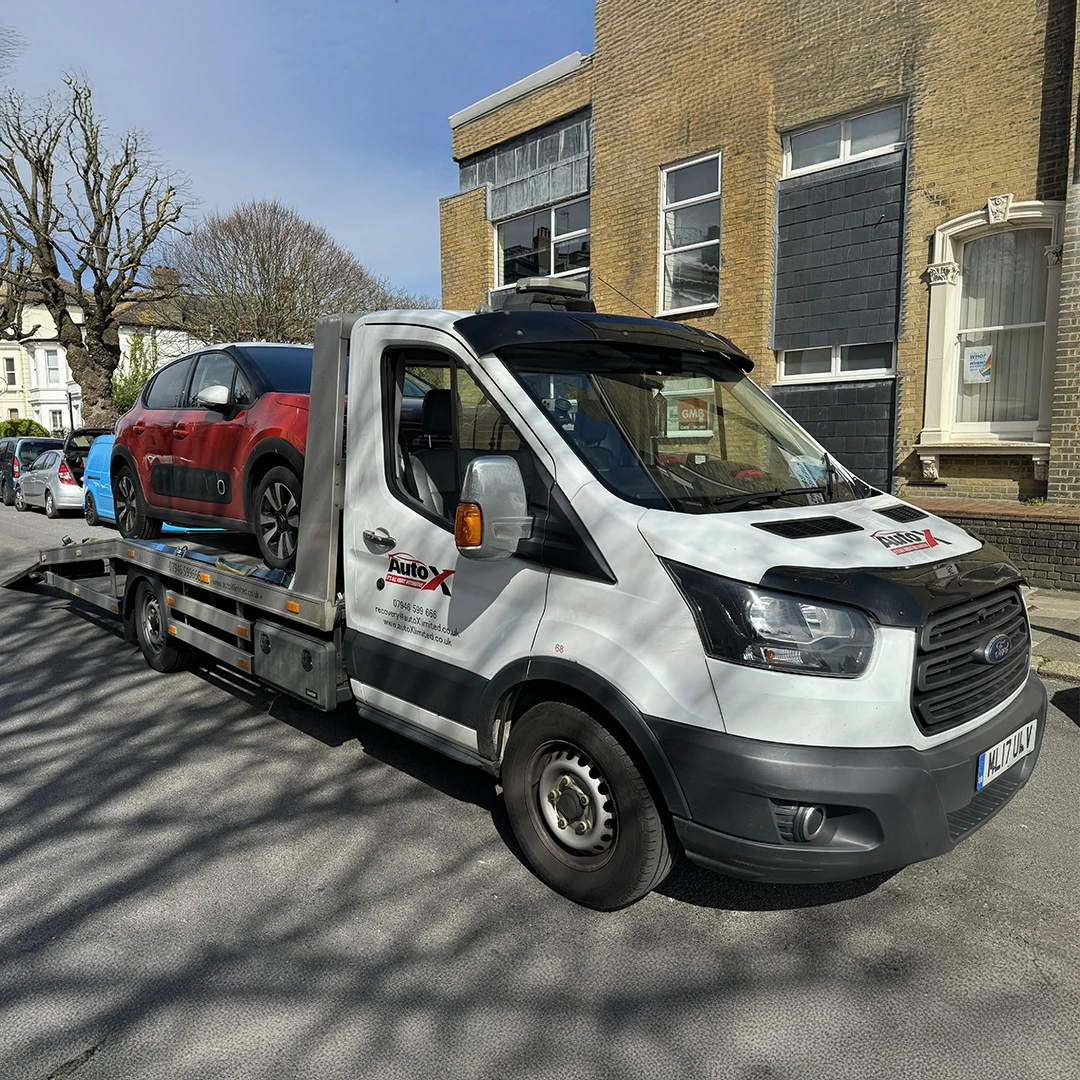 Car recovery Surrey: Auto X recovery truck on a call-out