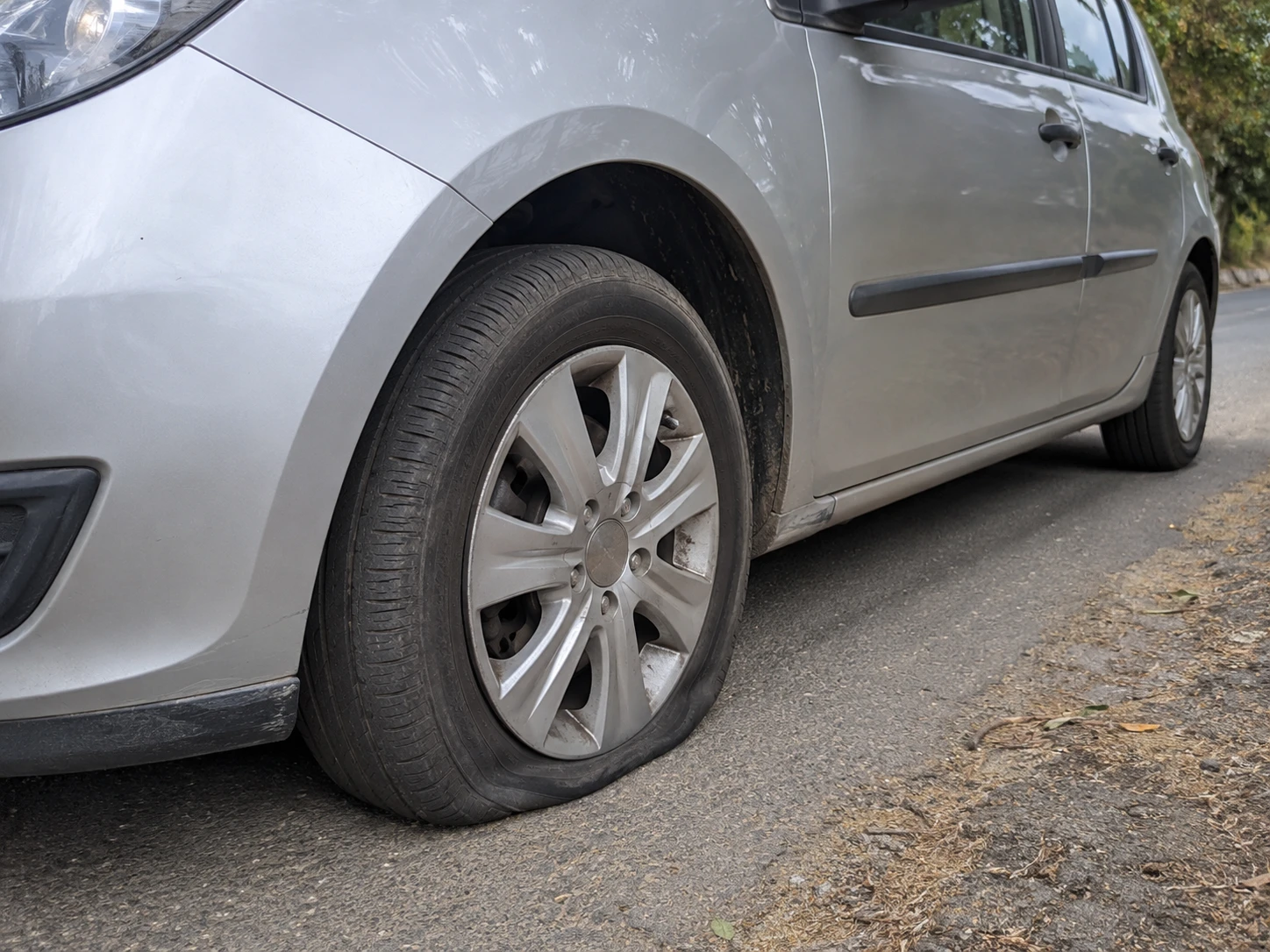 Roadside assistance for flat tyre near Slough